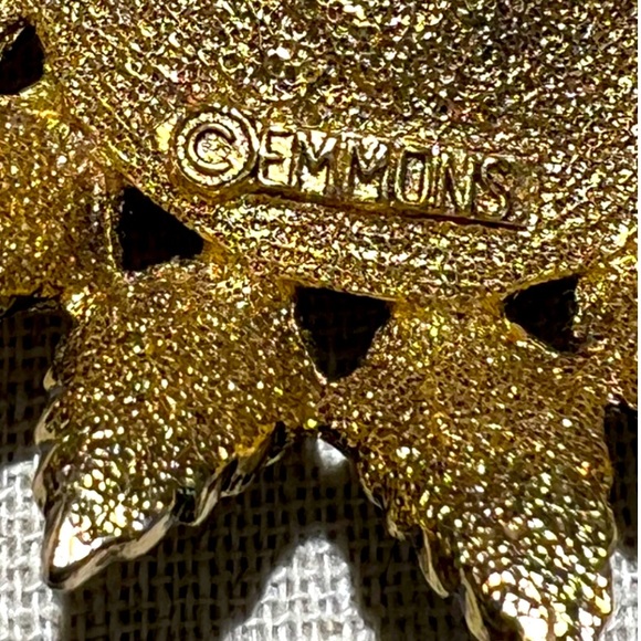 Signed Emmons Flower Brooch with faux Topaz Center - Picture 4 of 4